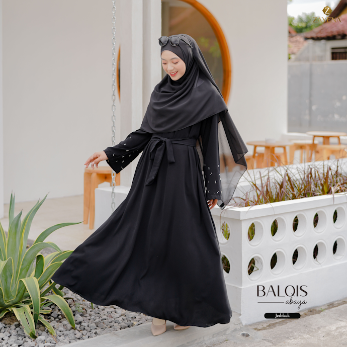 Abaya hitam berpayet, tampak mewah dan classy