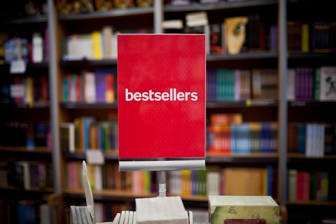 Untuk pemula, carilah buku yang best seller 