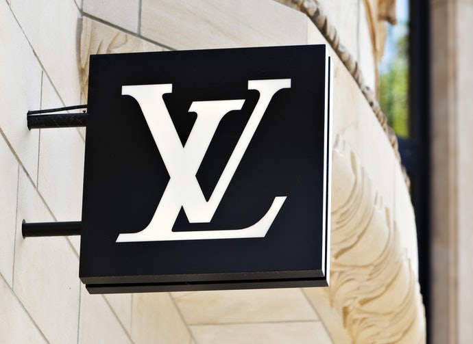 Model klasik dengan logo yang sangat khas Louis Vuitton