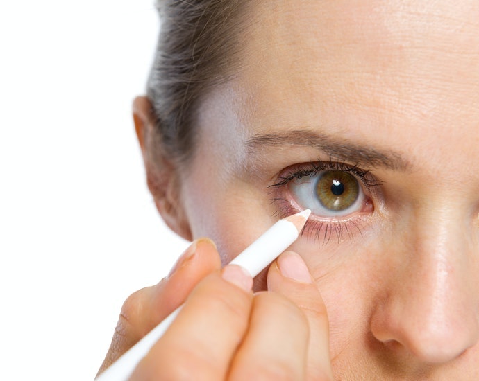 Tips menggunakan eyeliner putih