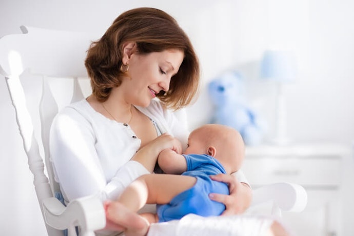Manfaat breast pad bagi ibu menyusui