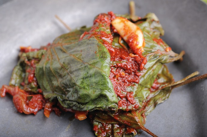 Kkaennip kimchi (kimchi daun perilla): Memiliki aroma dan rasa yang khas