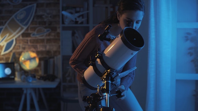 Teleskop reflektor, tampilan warna lebih jelas dan tajam untuk para profesional