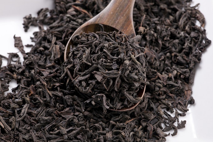 Kulit kombinasi: Bahan dengan sifat yang netral cocok dipilih, misalnya black tea