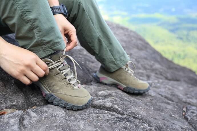 Sepatu trekking: Cocok untuk medan yang berat