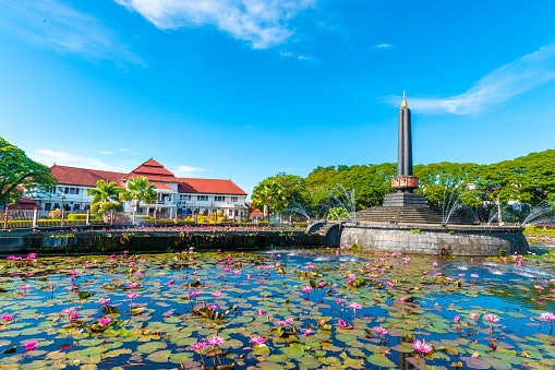 Pusat Kota Malang, untuk area strategis mengunjungi pantai atau daerah pegunungan