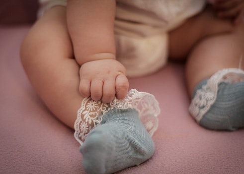 Kaos kaki bayi 6–12 bulan, sesuaikan dengan gaya masing-masing anak