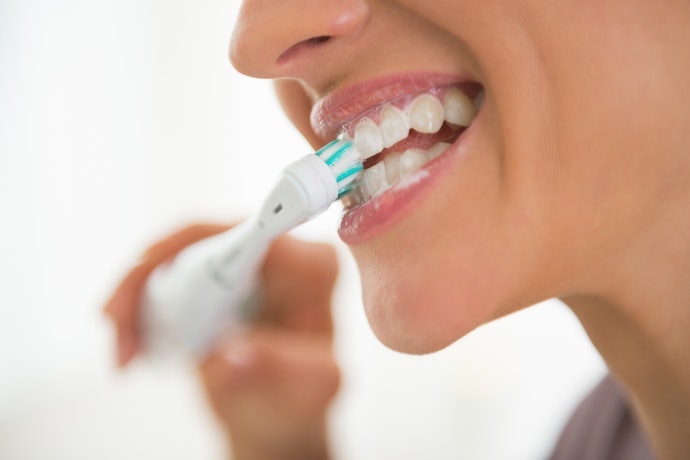 Apakah sikat gigi ultrasonik lebih baik dari sikat gigi biasa?