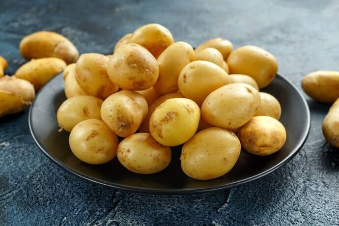 Bahan baku utamanya adalah kentang
