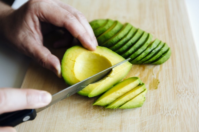 Utility knife, untuk mengupas buah dan sayur 