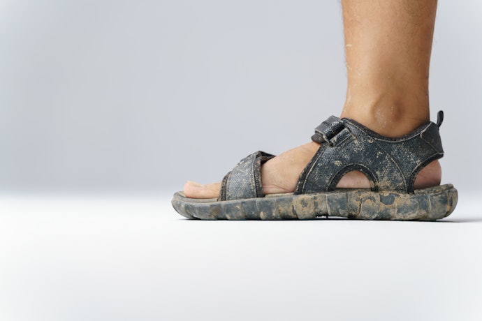 Cara merawat sandal outdoor