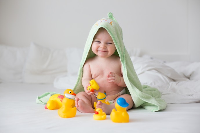Perlukah detergen khusus untuk mencuci pakaian bayi?