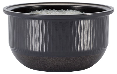 Inner pot dari keramik tanah liat, menghasilkan nasi yang pulen