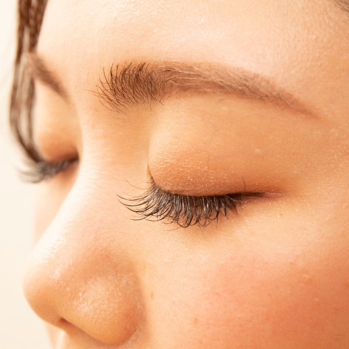 Untuk pengguna eyelash extension, pilihlah yang tidak merusak bulu mata 