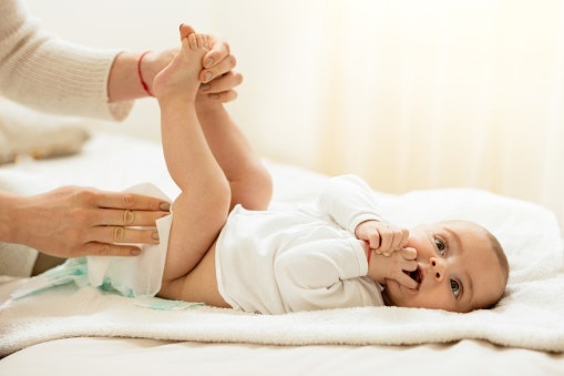 Kenapa harus memakai tisu kering untuk bayi?