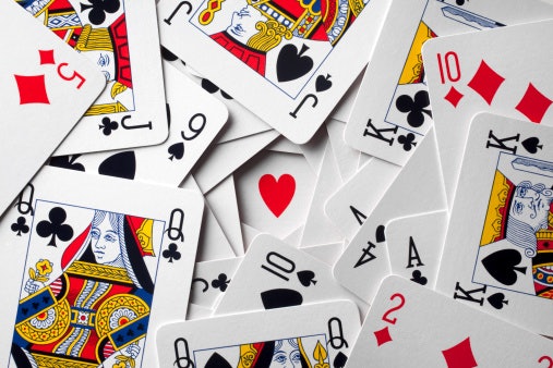 Untuk permainan poker dan sejenisnya, pilih kartu remi klasik