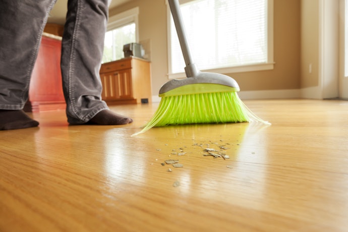 Tips menyapu lantai yang benar dan efektif