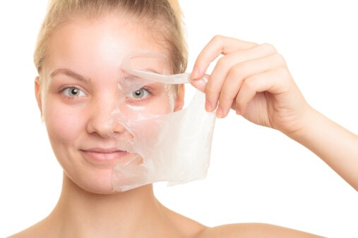 Peel off mask: Membantu mengatasi pori-pori tersumbat