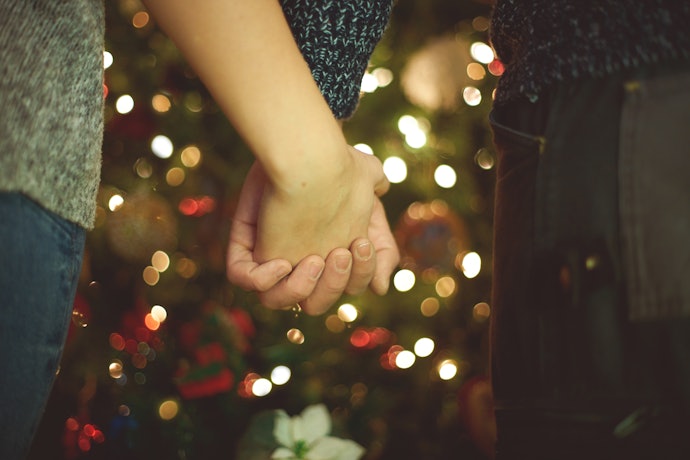 Romansa dan drama: Kisah cinta dan keajaiban Natal yang membuat Anda tergugah 