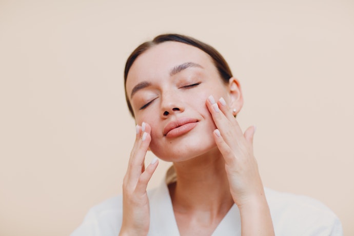 Cara merawat wajah dengan kulit sensitif