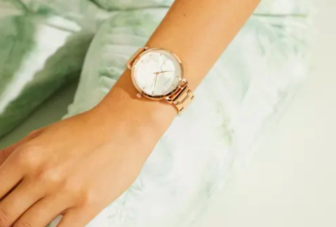 Keistimewaan jam tangan GUESS untuk wanita