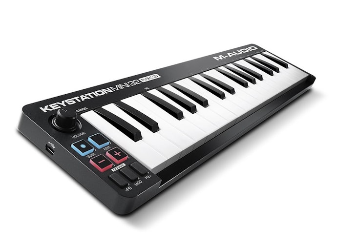 MIDI keyboard dengan tuts satu oktaf penuh lebih mudah digunakan