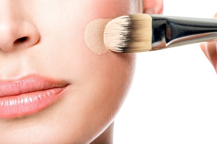 Cara agar makeup tahan lama pada kulit berminyak