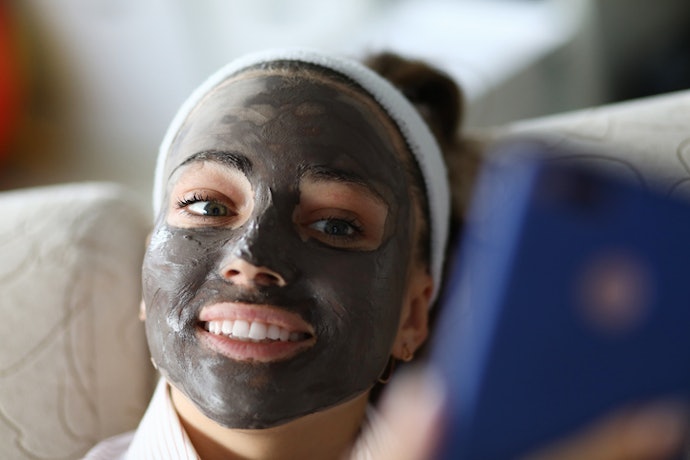 Clay mask dan mud mask, membersihkan kulit dari kotoran serta minyak berlebih