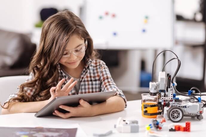 Hadiah hi-tech, puaskan minat anak pada teknologi terkini