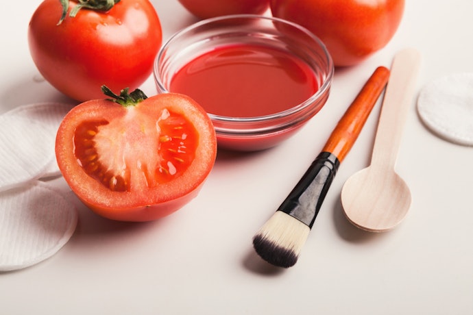 Kenali manfaat tomat untuk kulit