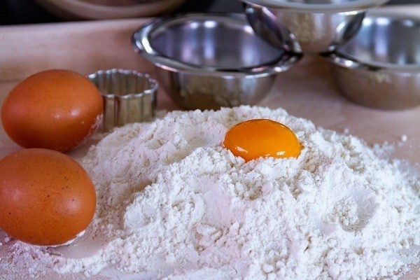 Tepung terigu, serbaguna untuk membuat aneka kue, mi, dan roti