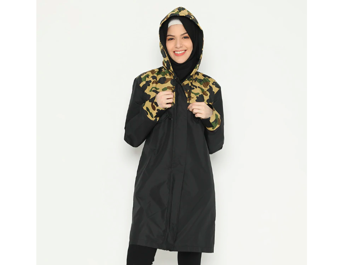 Long jacket dan parka, memiliki panjang selutut atau lebih yang cocok untuk gaya hijab