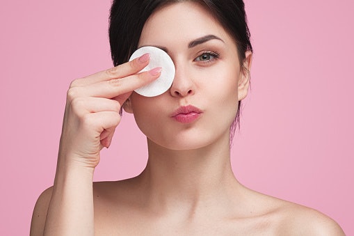 Apa fungsi dan manfaat makeup remover?