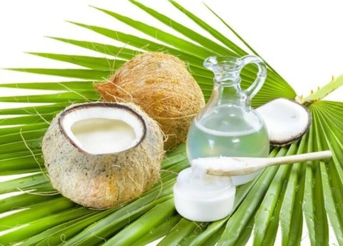 Minyak kelapa, dapat mengembalikan kesehatan rambut kering akibat paparan sinar matahari
