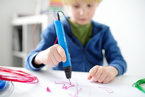 3D pen untuk anak atau nonprofesional, memiliki fitur yang lebih sederhana dan mudah digunakan