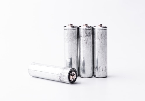 Baterai biasa, penggunaan senter lebih praktis dan selalu siaga