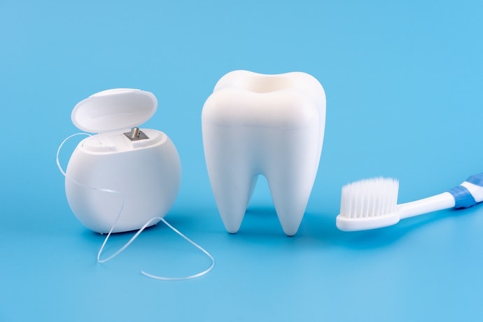 Periksa dental floss yang dapat menghilangkan noda berwarna dan mengandung fluorine