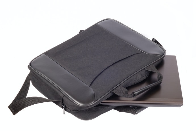 Pilih tas dengan kompartemen khusus untuk laptop dan tablet