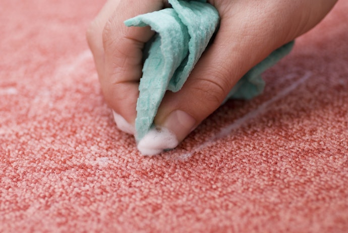 Dicuci menggunakan tangan: Lebih lama, tetapi pilihan karpet lebih variatif