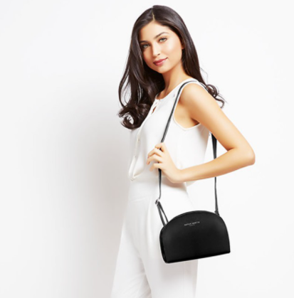 Pertimbangkan tas Sophie Martin hitam yang fleksibel untuk fashion apa pun