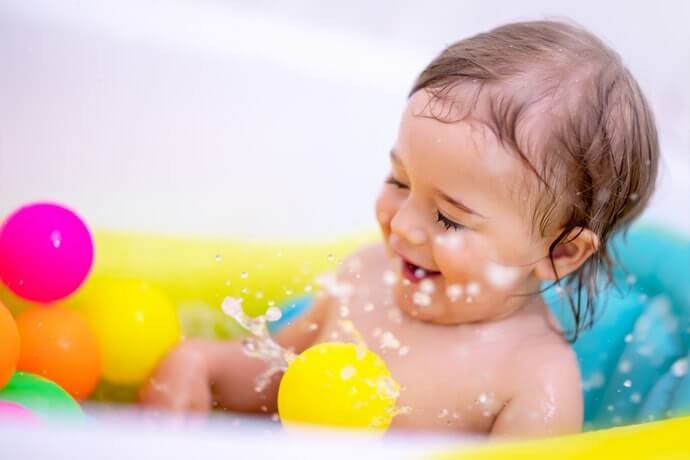 Manfaat kursi mandi bayi atau baby bather