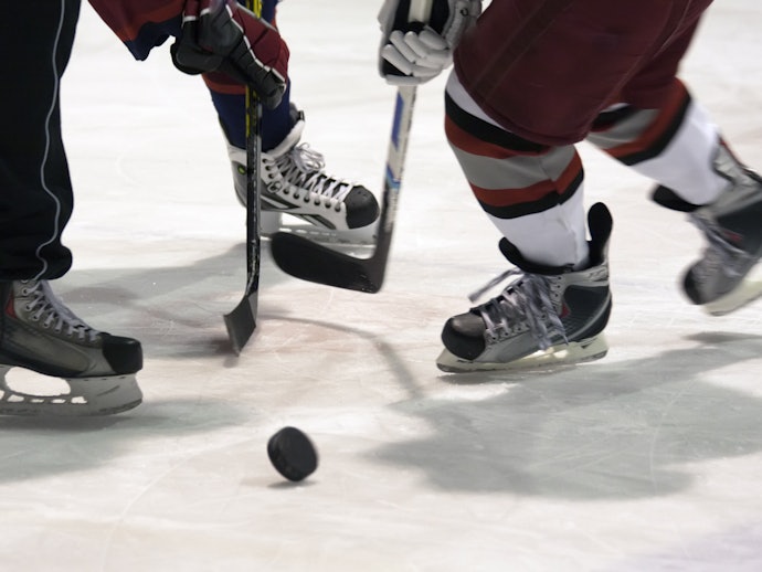 Ice hockey: Pilih sepatu yang memberi perlindungan dan mendukung kecepatan