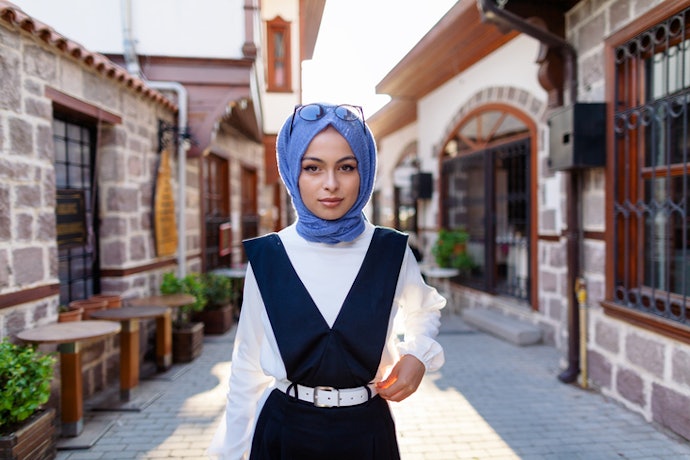 Tips mix and match dress tanpa lengan untuk hijabers