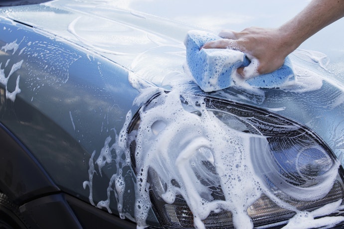 Cara menggunakan spons cuci mobil