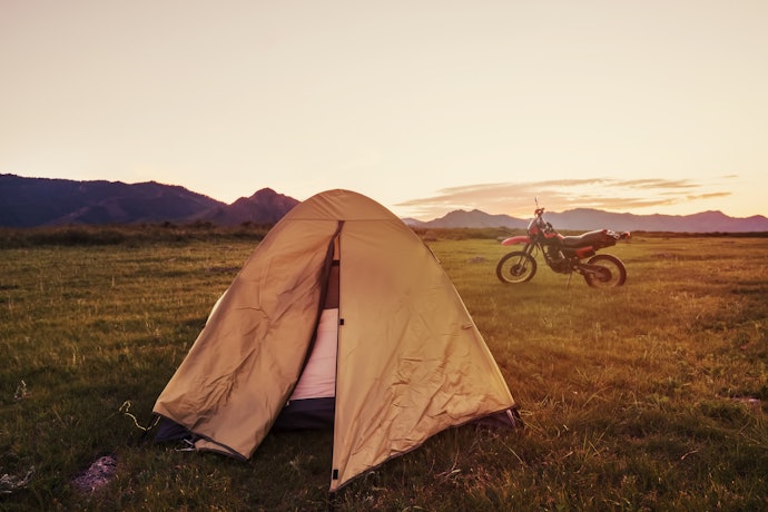 Perbedaan tenda touring dan tenda camping
