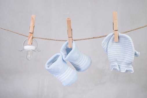 Kaos kaki bayi newborn, pilih yang sepasang dengan sarung tangan