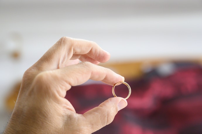 Pastikan ukuran cincin pas dengan jari