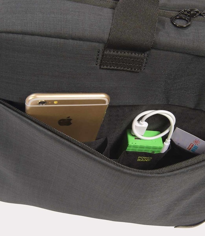 Lebih mudah menata aksesori jika terdapat kantong atau saku tambahan