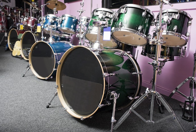 Pilih drum set baru atau bekas? Pertimbangkan keunggulannya