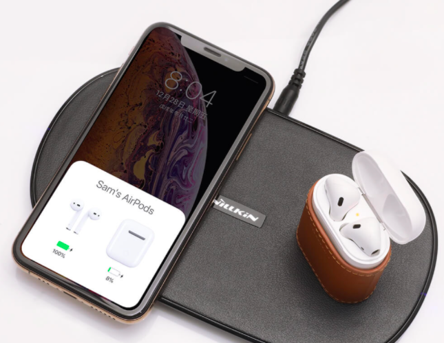 Untuk wireless earphone, pilih case yang memudahkan untuk memantau pengisian daya